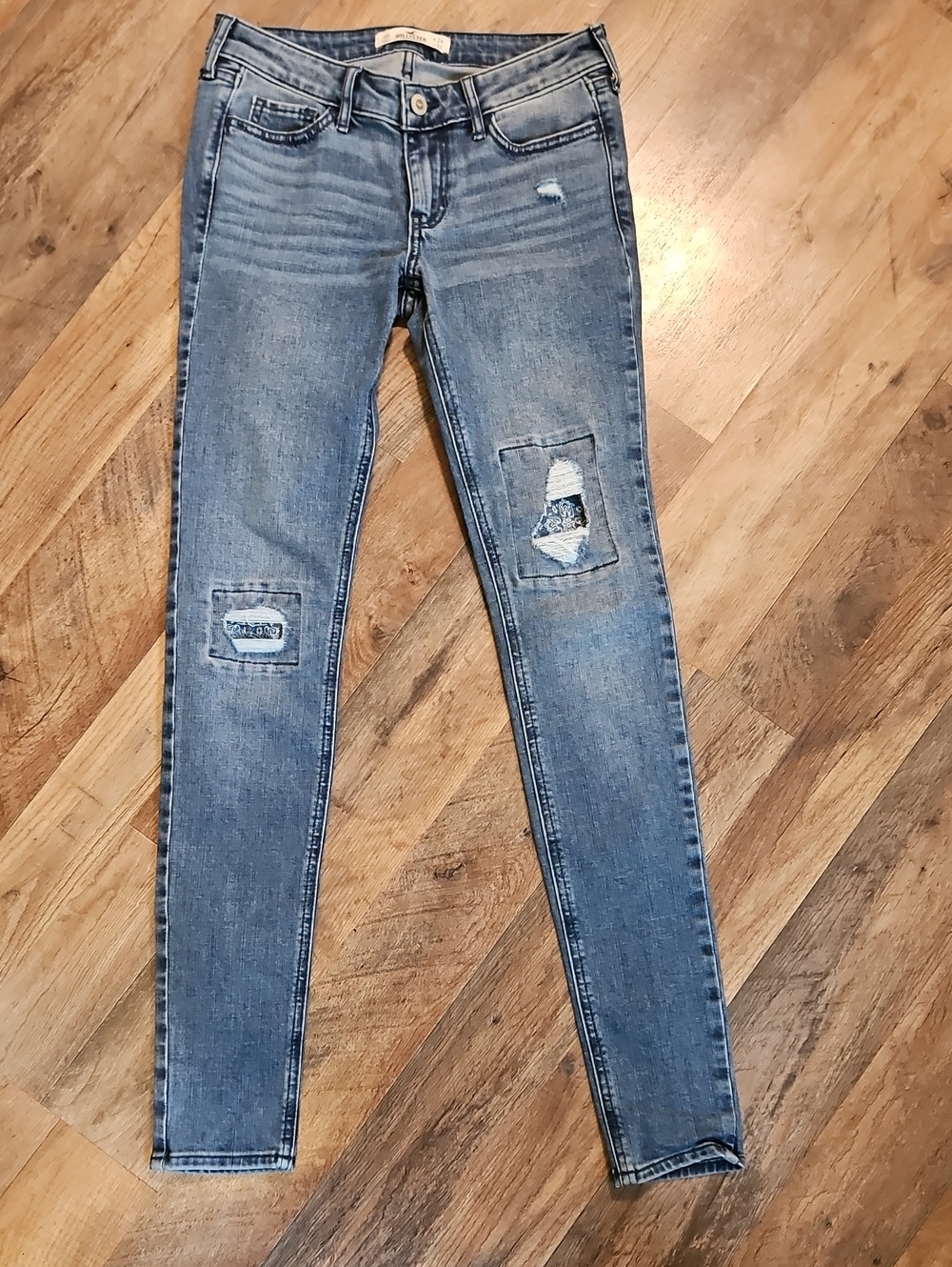 👖Hollister Light Blue Ripped Skinny Jeans